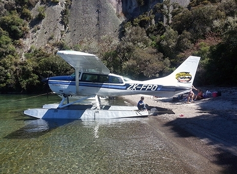 Taupo's Floatplane 